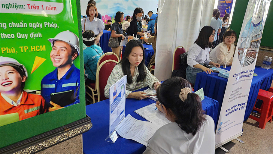 Thành phố Hồ Chí Minh: Nhu cầu tuyển dụng lao động cuối năm tăng mạnh